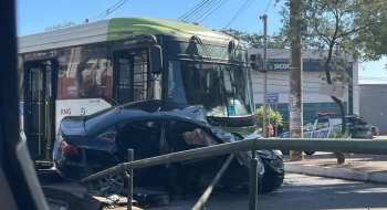 Acidente entre carro e ônibus do Eixo Anhanguera deixa feridos em Goiânia